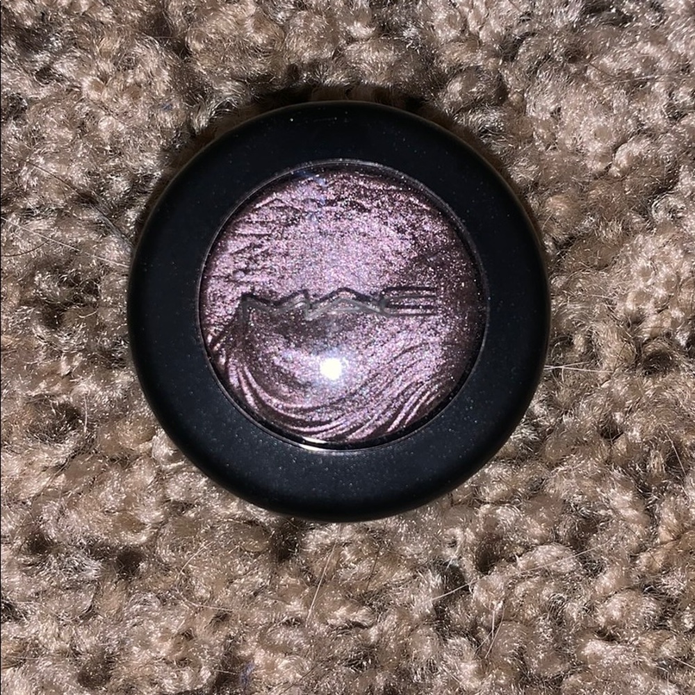 M.A.C. Extra Dimension eyeshadow in Stolen Moment